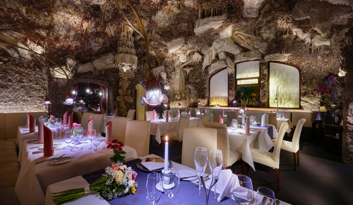 Einzigartige Tropfsteinh�hle mit originalen Jugendstilelementen.